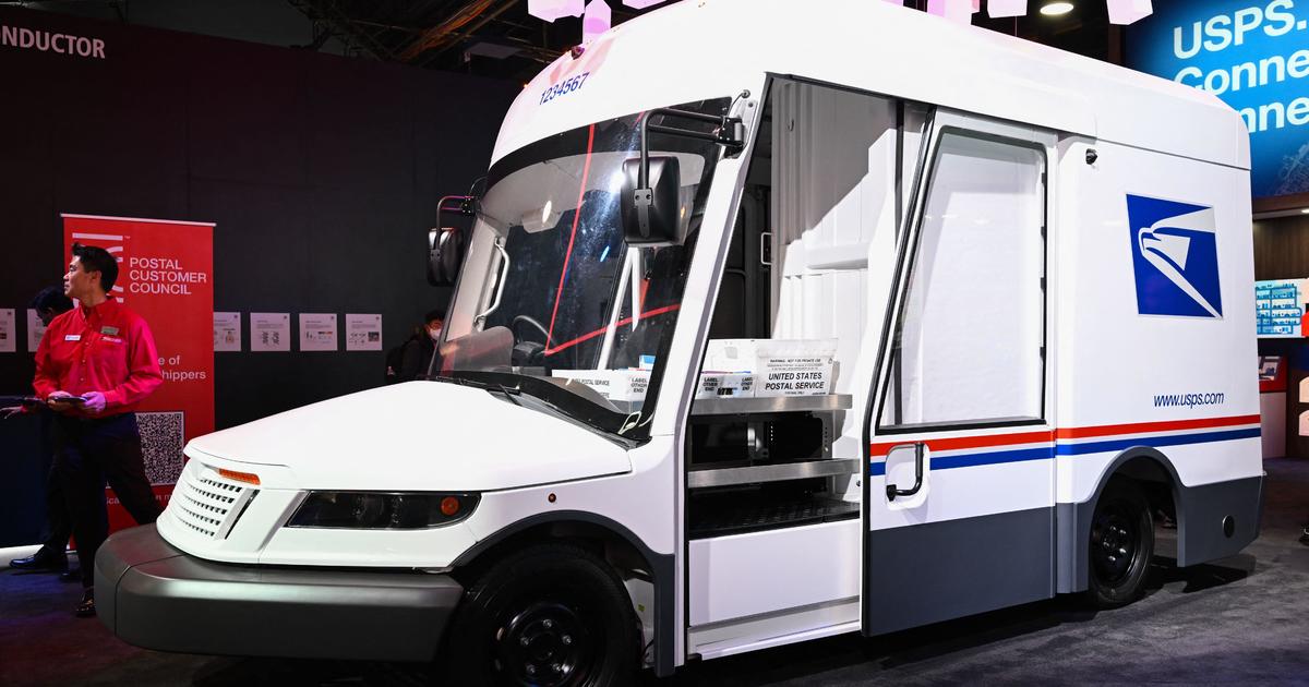 U.S. Postal Service starts nationwide electric vehicle fleet, buying 9,250 EVs