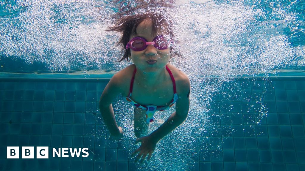 Tiny data centre used to heat public swimming pool
